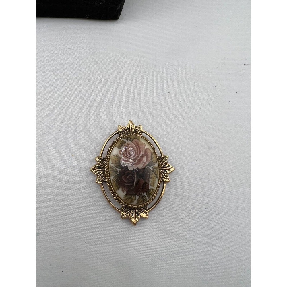 Vintage Sarah Coventry Rose Marie Floral Cameo Pendant Gold Tone 1977